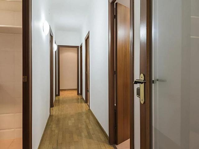 Piso en venta en avenida De Vallcarca, Barcelona, de 75 m² 4 habitaciones por 430.000