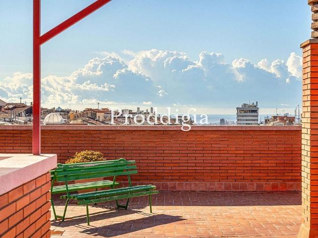Piso en venta en avenida De Vallcarca, Barcelona, de 95 m² 3 habitaciones por 598.000