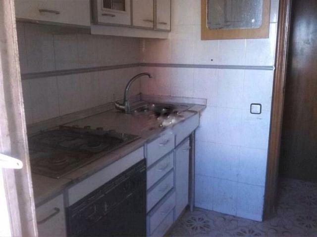 Piso en venta en avenida Del Marquès de Montroig, Badalona, de 73 m² 3 habitaciones por 70.000