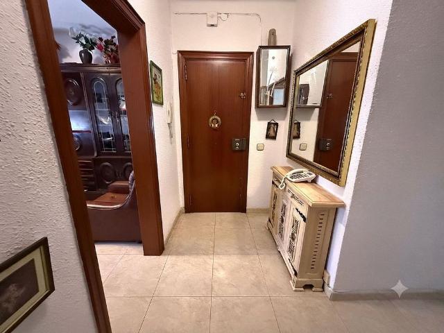 Piso en venta en avenida Del Baix Llobregat, Cornellà de Llobregat, de 62 m² 3 habitaciones por 210.000