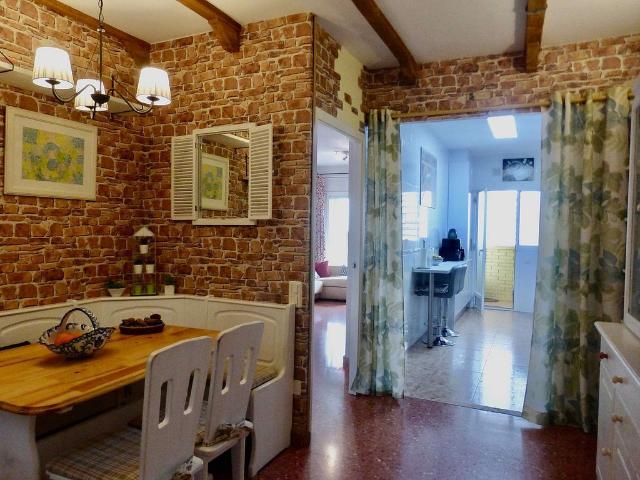 Piso en venta en avenida Del Baix Llobregat, Cornellà de Llobregat, de 100 m² 4 habitaciones por 338.000