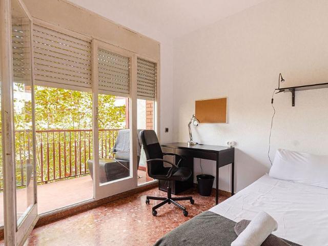 Piso en venta en avenida Del Paral·Lel, Barcelona, de 100 m² 5 habitaciones por 595.000