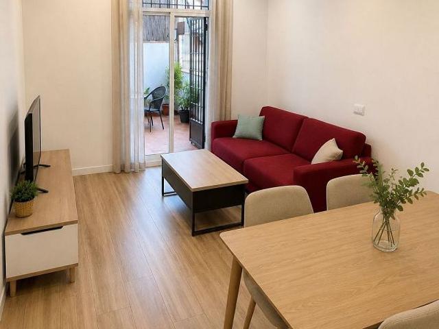 Piso en venta en avenida Del Paral·Lel, Barcelona, de 50 m² 2 habitaciones por 329.000