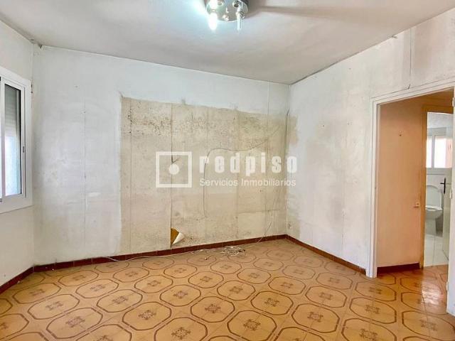 Piso en venta en avenida Del Paral·Lel, Barcelona, de 60 m² 4 habitaciones por 255.000