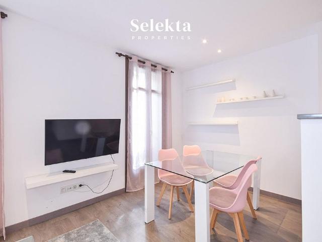 Piso en venta en avenida Del Paral·Lel, Barcelona, de 61 m² 2 habitaciones por 445.000