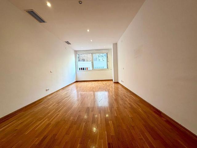 Piso en venta en avenida Del Paral·Lel, Barcelona, de 65 m² 2 habitaciones por 269.000