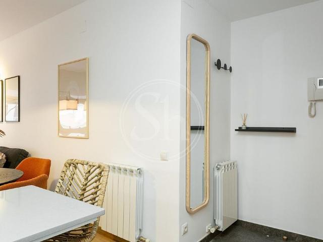 Piso en venta en avenida Del Paral·Lel, Barcelona, de 66 m² 3 habitaciones por 475.000