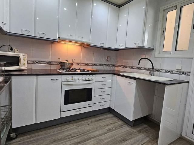 Piso en venta en avenida Del Paral·Lel, Barcelona, de 84 m² 3 habitaciones por 530.000