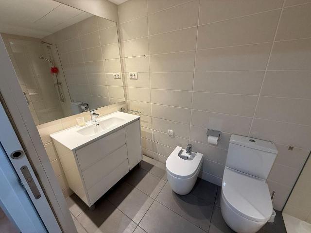 Piso en venta en avenida Del Parc, Cornellà de Llobregat, de 80 m² 3 habitaciones por 389.000