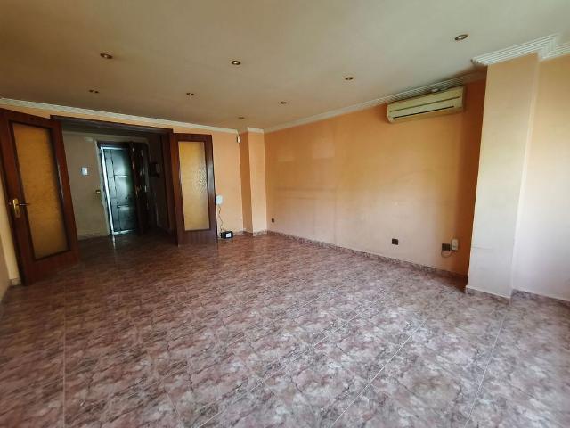 Piso en venta en avenida Dels Països Catalans, Reus, de 94 m² 3 habitaciones por 158.000