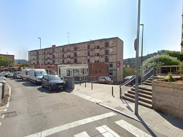 Piso en venta en avenida Dels Rasos de Peguera, Barcelona, de 53 m² 3 habitaciones por 68.000