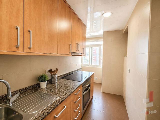 Piso en venta en avenida Dels Rasos de Peguera, Barcelona, de 58 m² 3 habitaciones por 240.000