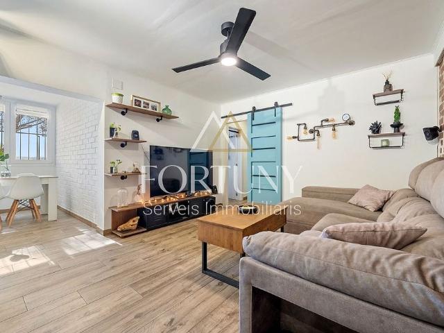 Piso en venta en avenida Els Pallaresos, Tarragona, de 72 m² 2 habitaciones por 115.000