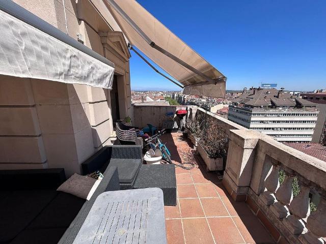 Piso en venta en avenida Francesc Macià, Lleida, de 110 m² 3 habitaciones por 216.000