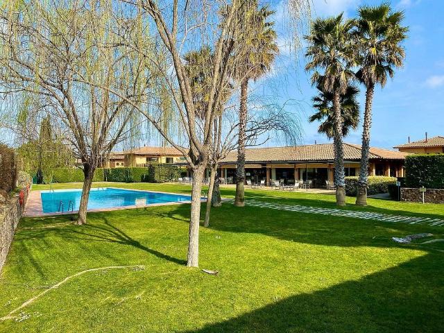 Piso en venta en avenida Josep Maria de Ventos, Navata, de 80 m² 2 habitaciones por 300.000