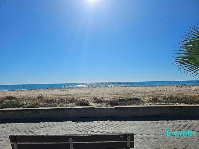 Piso en venta en avenida Jaume I, Cubelles, de 65 m² 2 habitaciones por 320.000