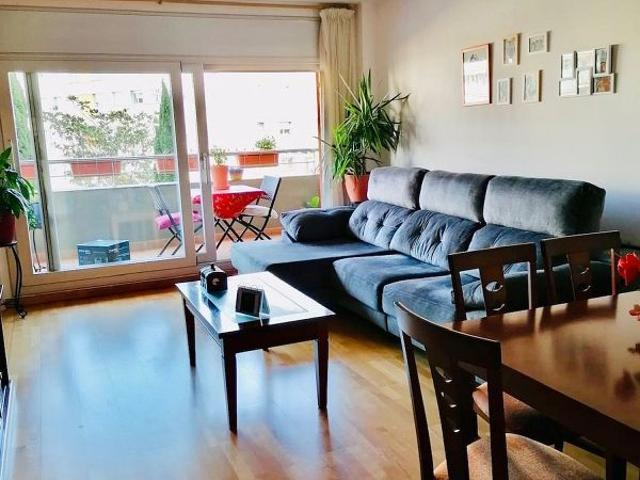 Piso en venta en avenida Maria Angels Anglada, Figueres, de 76 m² 2 habitaciones por 230.000