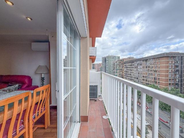 Piso en venta en avenida Meridiana, Barcelona, de 70 m² 3 habitaciones por 368.000