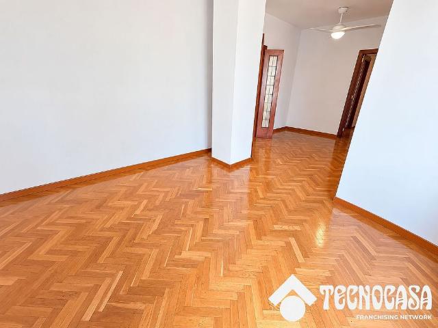 Piso en venta en avenida Roma Mallorca, Barcelona, de 75 m² 2 habitaciones por 390.000