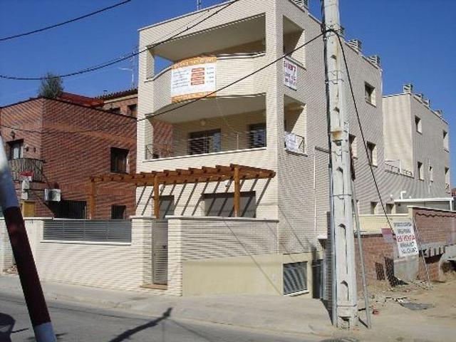 Piso en venta en avenida Terra Nostra, Montcada i Reixac, de 123 m² 1 habitación por 226.000