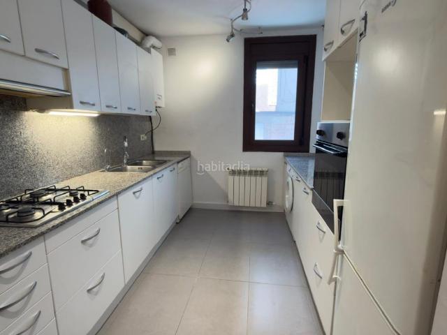 Piso en venta en Avià. Se vende piso en el centro de Avià, listo para entrar a vivir!. Pisos.