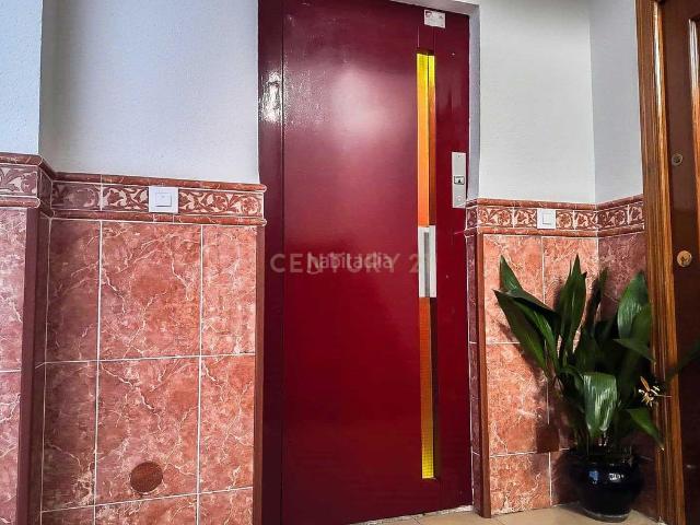 Piso en venta en Azuaga. PISO AMPLIO CON GARAJE, ASCENSOR Y ALTA RENTABILIDAD. Pisos.