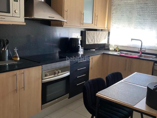 Piso en venta en Abrera. Fantástico piso en Abrera totalmente exterior, para entrar a vivir, con plaza de parking y trastero. ¡Gran oportunidad!. Pisos.