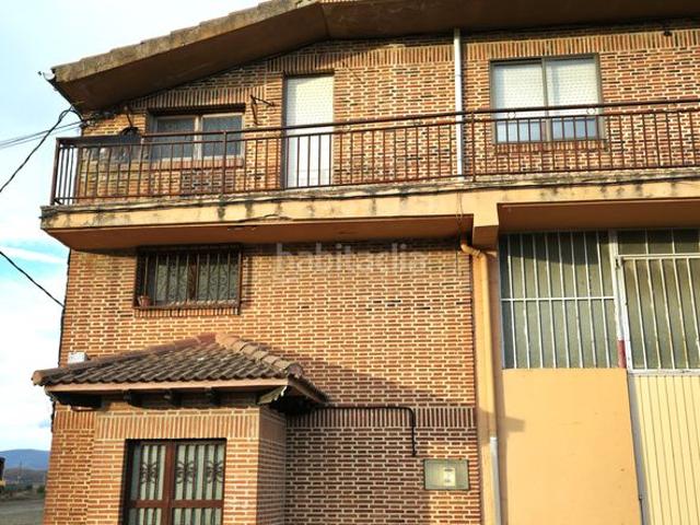 Piso en venta en Aguilar de Campoo. EDIFICIO COMPUESTO DE NAVE INDUSTRIAL Y VIVIENDA, EN AGUILAR DE CAMPOO. Pisos Aguilar de.