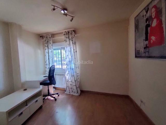 Piso en venta en Alcobendas, Centro. Piso de 2 dormitorios con baño y trastero en Paseo de la chopera. Pisos.