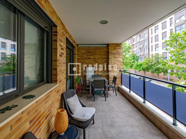 Piso en venta en Alcobendas, Norte. PISO DE 2 DORMITORIOS, 2 BAÑOS, GARAJE Y TRASTERO EN URBANIZACIÓN CON PISCINA. Pisos.