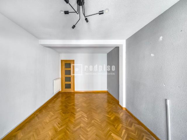 Piso en venta en Alcorcón, Bellavistas Hipercor. Redpiso San José de Valderas vende fantástica vivienda en la zona de Hipercor. Pisos.