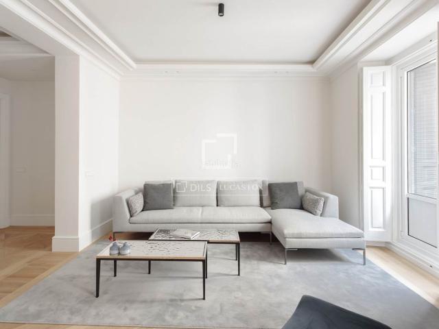 Piso en venta en Alcorcón, Casco Antiguo. Fantástico piso reformado de 3 dormitorios con baño privado en venta en Cortes, Madrid. Pisos.