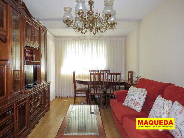 Piso en venta en Alcorcón, Casco Antiguo. Piso con ascensor y terraza en plena calle Mayor. Pisos.