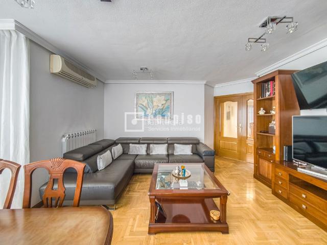 Piso en venta en Alcorcón, Parque Lisboa La Paz. Tu nuevo hogar amplitud, luz y todas las comodidades en una urbanización con piscina. Pisos.