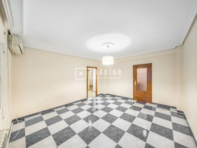 Piso en venta en Alcorcón, Parque Ondarreta Urtinsa. Bienvenido a tu nuevo hogar en Ondarreta!. Vivienda exterior con Plaza de Garaje. Pisos.
