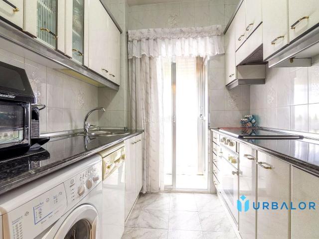 Piso en venta en Alcorcón, Zona Renfe. Piso de 3 dormitorios, garaje en centro Alcorcón. Pisos.