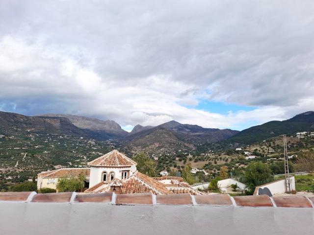 Piso en venta en Alcaucín. ? Oportunidad única en Alcaucín Vive rodeado de naturaleza a solo 30 minutos de Torre del Mar ?. Pisos.