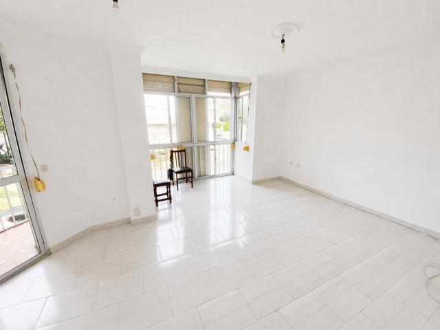 Piso en venta en Alcalá de los Gazules. Piso en primera planta con terraza, dos baños y salóncomedor ampliado en Alcalá de los Gazules. Pisos Alcalá de los.