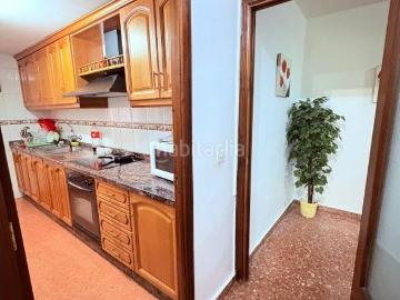 Piso en venta en Alcúdia de Crespins l´. Amplio piso esquinero, muy luminoso, con garaje y trastero en LAlcúdia de Crespins. Pisos Alcúdia de Crespins.