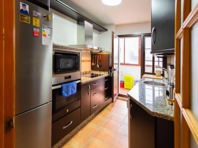 Piso en venta en Alameda. Amplio piso de 3 dormitorios con parking y trastero en zona tranquila de Alameda. Pisos.