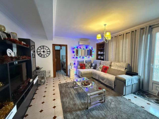 Piso en venta en Alameda. AMPLIO PISO EN ALAMEDA PUEBLO BUSCA PROPIETARIO. Pisos.