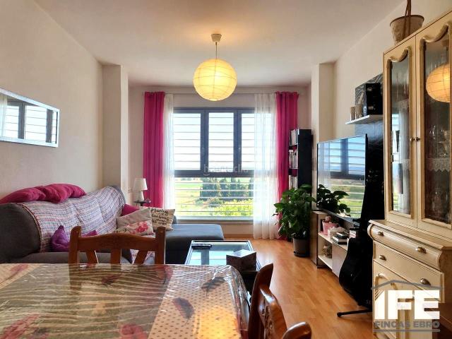 Piso en venta en Alagón. Piso VPO con ascensor, garaje y calefacción central en Alagón. Pisos.