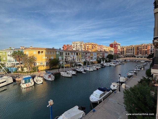 Piso en venta en Alboraya, Port Saplaya. Venta de piso con vistas laterales al mar y frontales a la Dársena, con tres habitaciones, en zona de Port Saplaya Alboraya. Pisos.