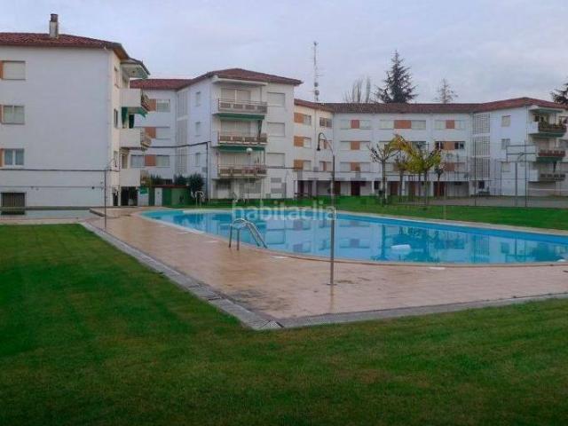 Piso en venta en Albelda de Iregua. Imagina despertar cada mañana rodeado de jardín y aire puro, disfrutar del verano en la piscina y compartir atardeceres inolvidabl. Pisos Albelda de.