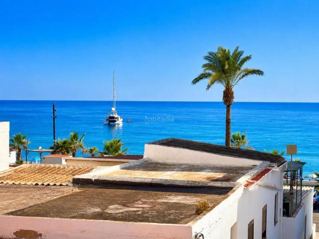 Piso en venta en Albuñol. Amplio piso 4 dormitorios con terracita y vistas al mar, junto a la playa en La Rábita. Pisos.