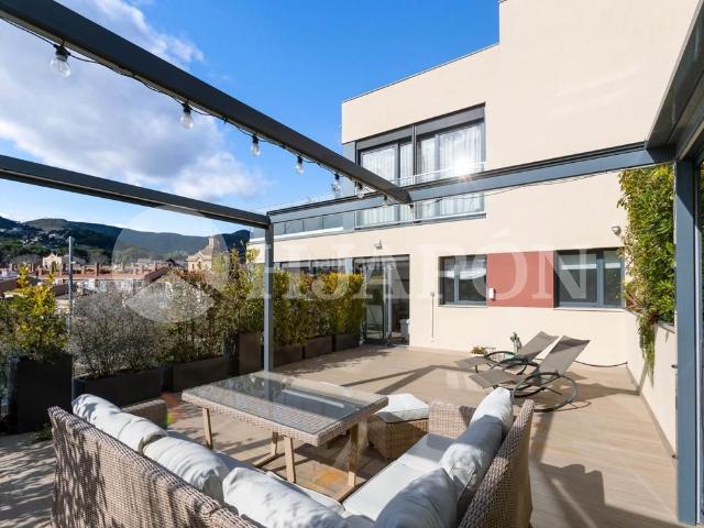 Piso en venta en Alella. Exclusivo apartamento de lujo totalmente amueblado y acabados de 1ª calidad. Pisos.