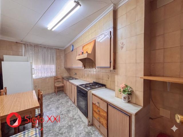 Piso en venta en Alfondeguilla. Acogedor piso situado en Alfondeguilla, ubicado en la primera planta de una finca unifamiliar que ofrece un entorno tranquilo y fa. Pisos.