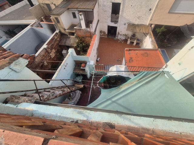 Piso en venta en Alfara del Patriarca. Piso primero con balcón y 2 terrazas, una en planta y otra arriba,3 dormitorios, 1 baño, cocina todo a reformar. Pisos Alfara del.