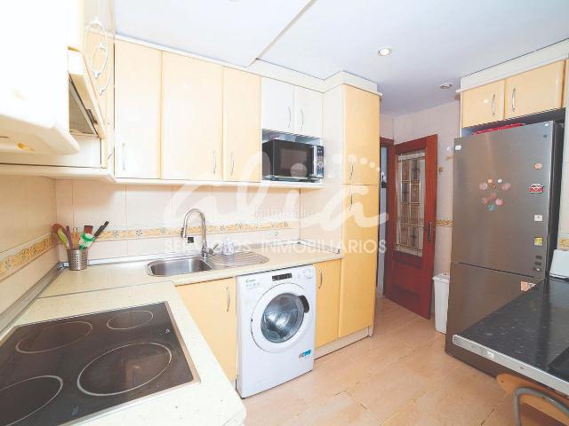 Piso en venta en Pinto, Centro Ayuntamiento. VIVIENDA DE 3 DORMITORIOS CON TERRAZA. Pisos.