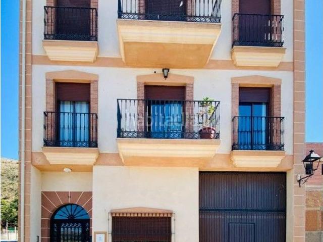 Piso en venta en Alhama de Granada. Piso seminuevo con terraza y plaza de garaje. Pisos Alhama de.